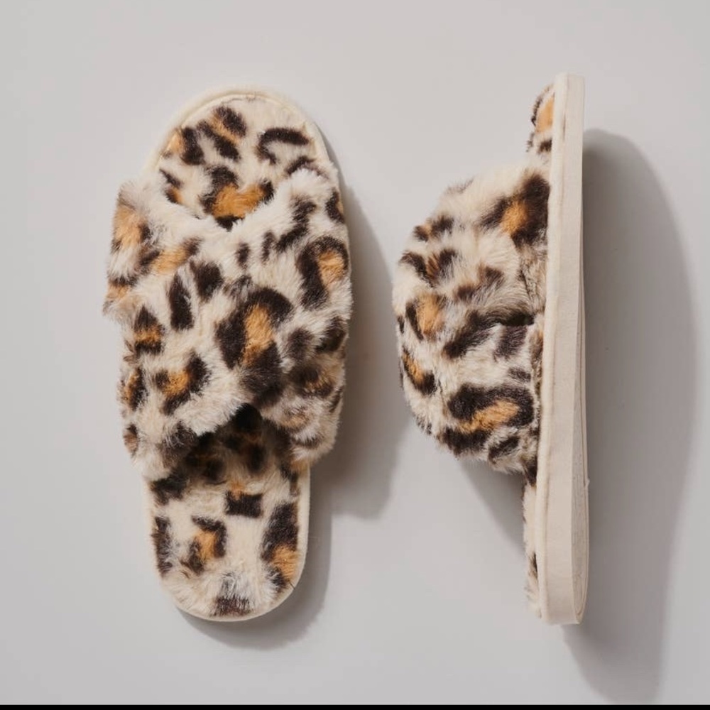 Leopard Print Fuzzy Slippers